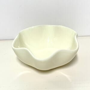 Gail Pittman Pottery GP Hospitality Collection Cream Scalloped Edge Bowl
